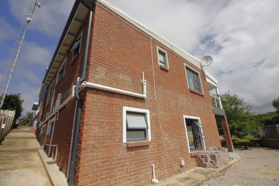 5 Bedroom Property for Sale in Noorsekloof Eastern Cape